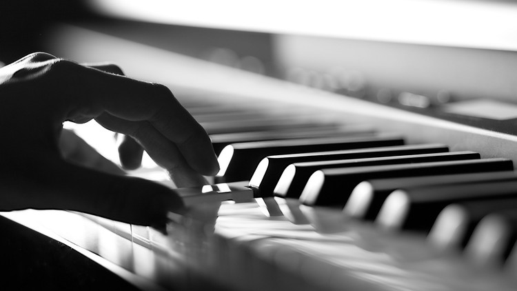 Piano Lessons For Beginners: Learn Piano Quickly And Easily